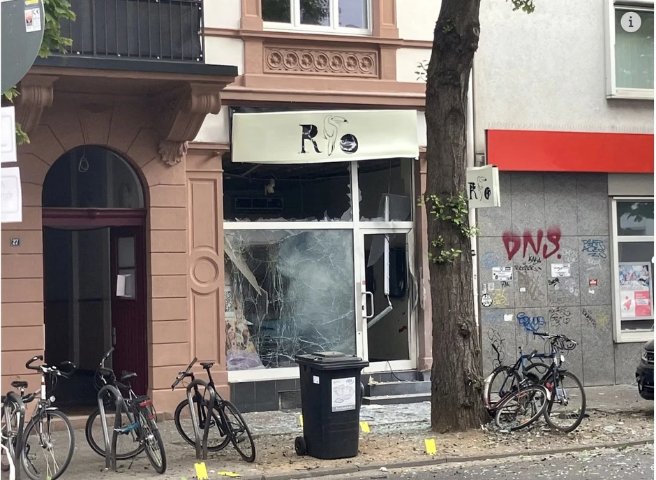 Một loạt vụ nổ bí ẩn làm rung chuyển thành phố Frankfurt Một loạt vụ nổ bí ẩn làm rung chuyển thành phố Frankfurt
