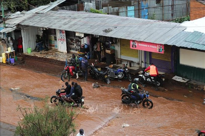 Mưa lớn gây lũ lụt và sạt lở đất tại Kenya, ít nhất 10 người tử vong Mưa lớn gây lũ lụt và sạt lở đất tại Kenya, ít nhất 10 người tử vong