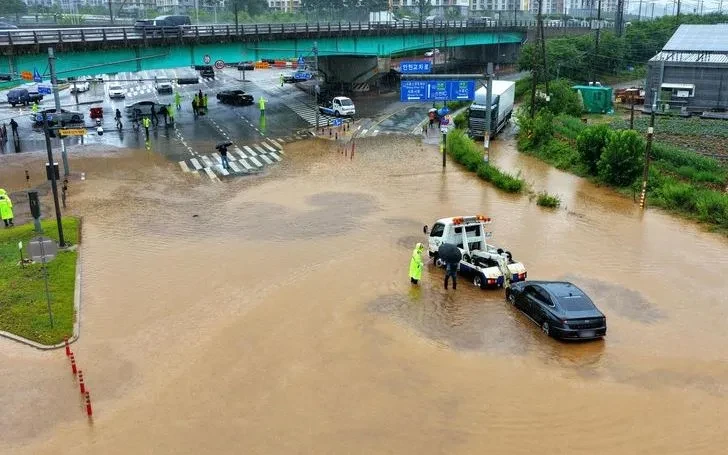 Mưa lớn gây lũ lụt và thiệt hại trên diện rộng tại Hàn Quốc Mưa lớn gây lũ lụt và thiệt hại trên diện rộng tại Hàn Quốc