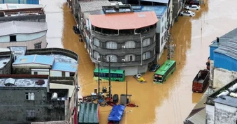 Mưa lớn gây vỡ đập, Trung Quốc phát cảnh báo lũ lụt