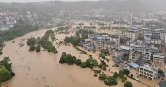 Mưa lớn làm nhiều sông tại Trung Quốc vượt báo động