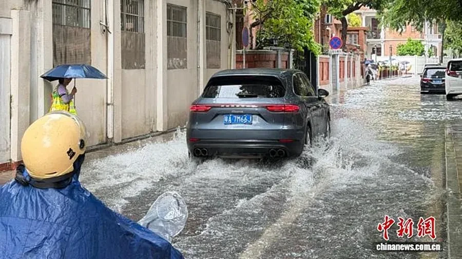 Mưa lớn ở Trung Quốc: Hơn 26 vạn học sinh nghỉ học, nhiều tuyến phà dừng hoạt động Mưa lớn ở Trung Quốc: Hơn 26 vạn học sinh nghỉ học, nhiều tuyến phà dừng hoạt động