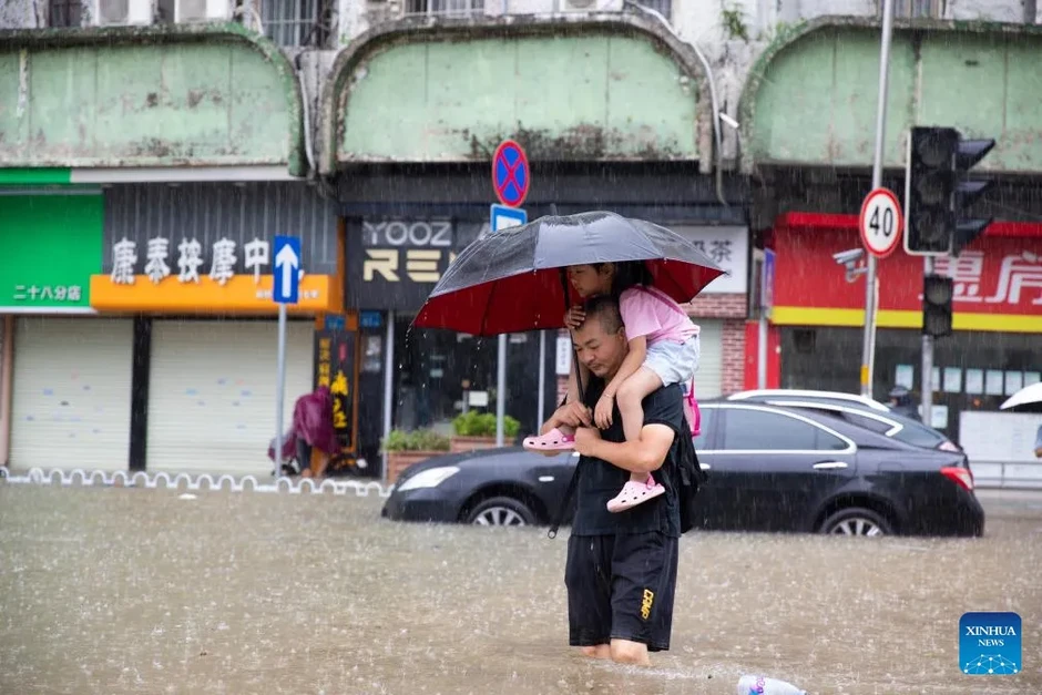 Mưa lũ nghiêm trọng ở miền Nam Trung Quốc, gần 40.000 người phải sơ tán Mưa lũ nghiêm trọng ở miền Nam Trung Quốc, gần 40.000 người phải sơ tán