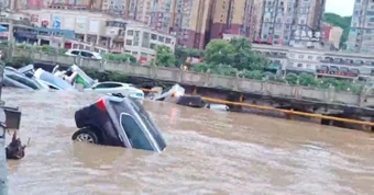 Mưa xối xả gây lũ lớn ở Trung Quốc, 18 người thiệt mạng, giao thông tê liệt diện rộng