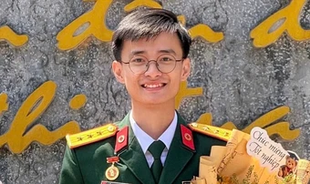 Nam sinh tốt nghiệp loại giỏi Học viện Quân y được phong hàm Thượng úy