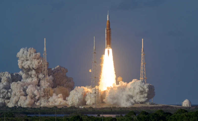 NASA phóng thành công tàu chở người bay quanh Mặt Trăng NASA phóng thành công tàu chở người bay quanh Mặt Trăng