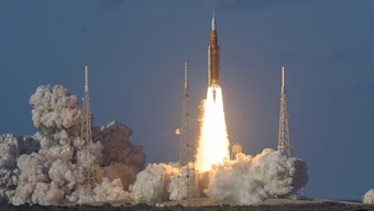 NASA phóng thành công tàu chở người bay quanh Mặt Trăng