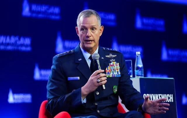 NATO cảnh cáo sẽ đè bẹp mọi đối thủ NATO cảnh cáo sẽ đè bẹp mọi đối thủ