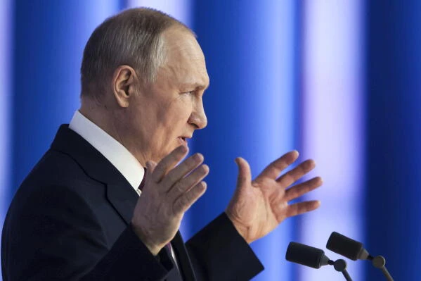 Nga đánh thẳng “trái tim” Ukraine, lệnh sơ tán khẩn được ban bố - Chỉ còn 14km trước giờ G, ông Putin tuyên bố nóng Nga đánh thẳng “trái tim” Ukraine, lệnh sơ tán khẩn được ban bố - Chỉ còn 14km trước giờ G, ông Putin tuyên bố nóng