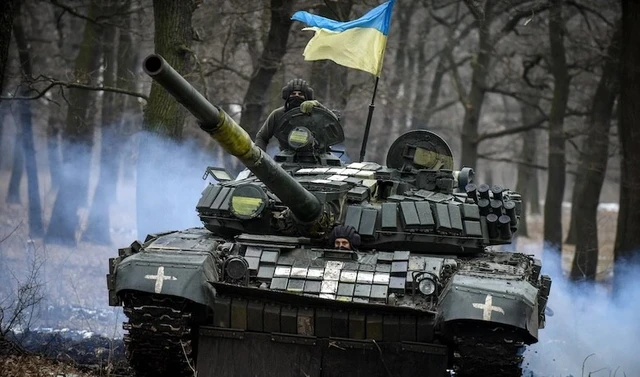 Nga đánh thẳng “trái tim” Ukraine, lệnh sơ tán khẩn được ban bố - Chỉ còn 14km trước giờ G, ông Putin tuyên bố nóng Nga đánh thẳng “trái tim” Ukraine, lệnh sơ tán khẩn được ban bố - Chỉ còn 14km trước giờ G, ông Putin tuyên bố nóng