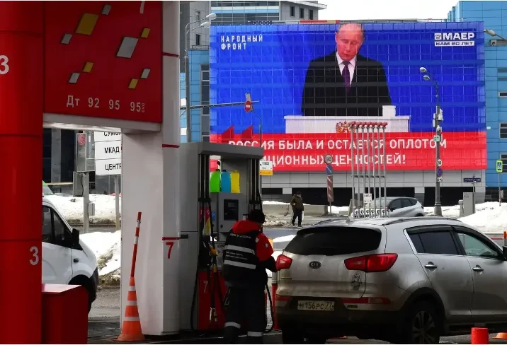 Nga tấn công bằng bom lượn vào Kramatorsk (Ukraine) khiến 3 người thiệt mạng Nga tấn công bằng bom lượn vào Kramatorsk (Ukraine) khiến 3 người thiệt mạng