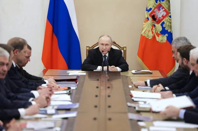 Nga trả đũa cho Sevastopol, 2 vạn quả bom sẵn sàng nã vào Ukraine - TT Putin triệu quan chức, hé lộ "bước ngoặt lịch sử"