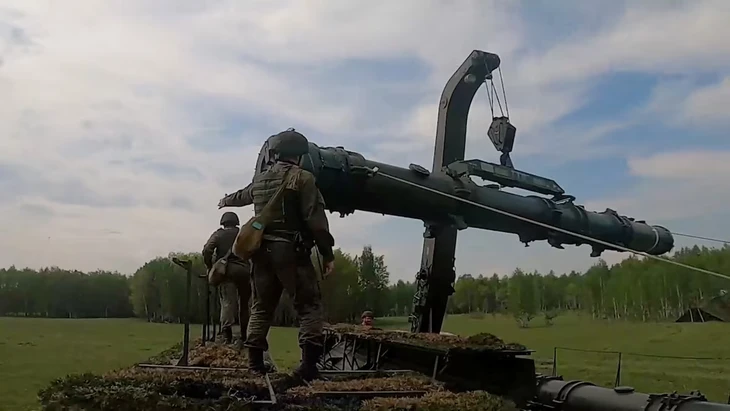 Nga tung video vận chuyển đầu đạn hạt nhân, tuyên bố 'sẵn sàng chiến đấu cao nhất' Nga tung video vận chuyển đầu đạn hạt nhân, tuyên bố 'sẵn sàng chiến đấu cao nhất'