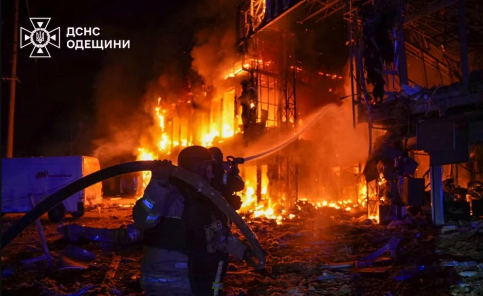 Nga tuyên bố tập kích hạ tầng cảng biển Ukraine, bắn hạ 585 UAV trong đêm Nga tuyên bố tập kích hạ tầng cảng biển Ukraine, bắn hạ 585 UAV trong đêm