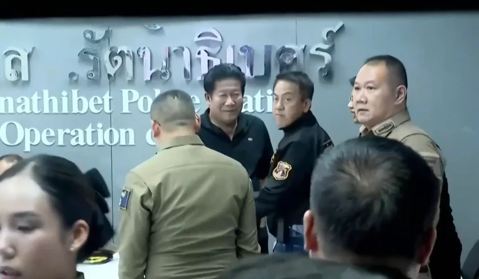 Nghi phạm vụ nổ súng tại Thái Lan đầu thú trên sóng trực tiếp Nghi phạm vụ nổ súng tại Thái Lan đầu thú trên sóng trực tiếp