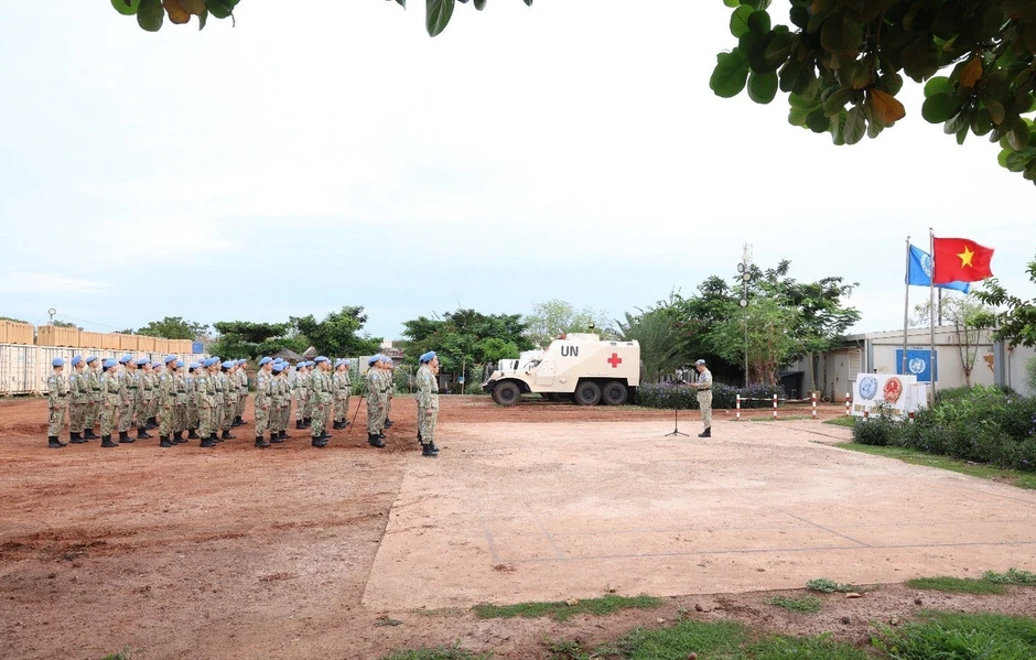 Nghĩa cử đặc biệt của người lính Việt Nam trước ngày rời Nam Sudan Nghĩa cử đặc biệt của người lính Việt Nam trước ngày rời Nam Sudan