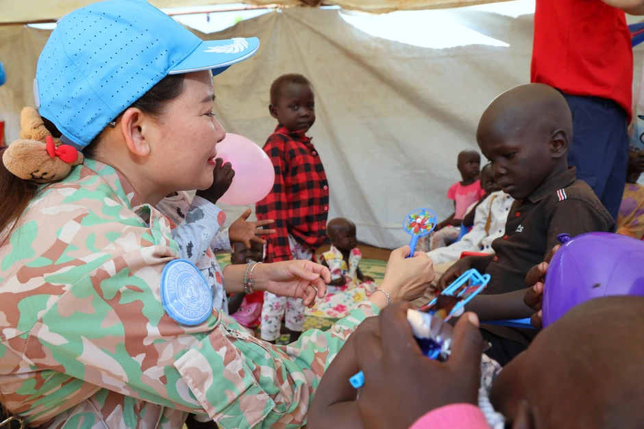 Nghĩa cử đặc biệt của người lính Việt Nam trước ngày rời Nam Sudan Nghĩa cử đặc biệt của người lính Việt Nam trước ngày rời Nam Sudan