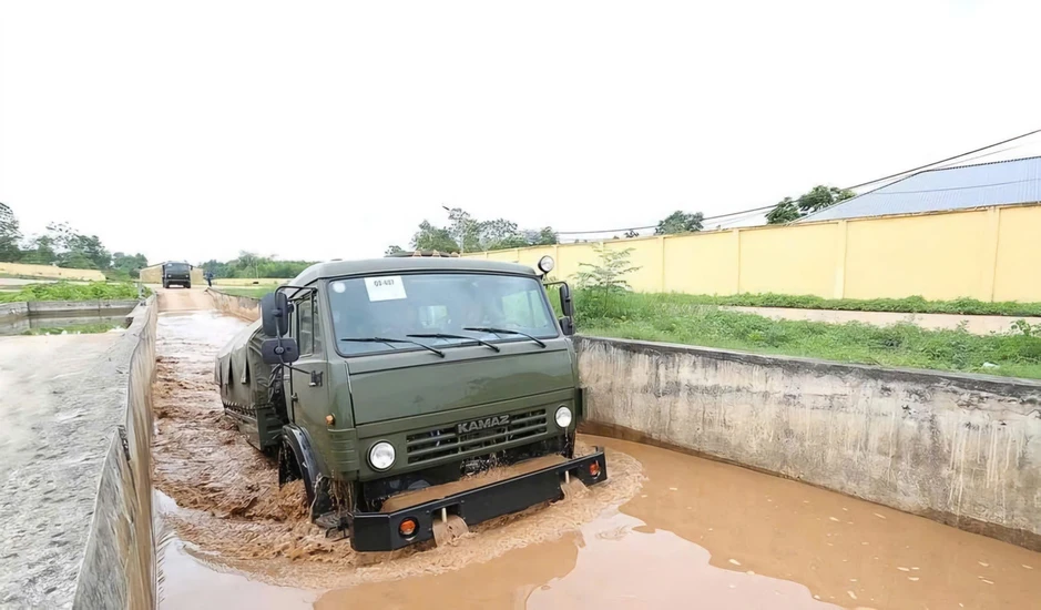 Nghiệm thu xe Kamaz vận tải, kéo pháo do Việt Nam lắp ráp Nghiệm thu xe Kamaz vận tải, kéo pháo do Việt Nam lắp ráp