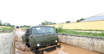 Nghiệm thu xe Kamaz vận tải, kéo pháo do Việt Nam lắp ráp