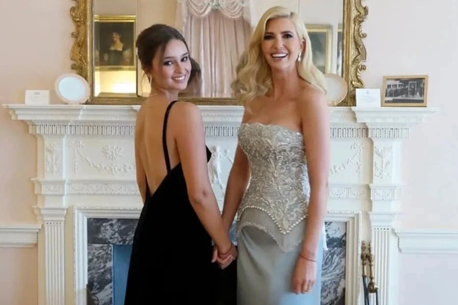Ngoại giao thời trang của nhà Ivanka Trump trong lễ đón Chủ tịch Trung Quốc Ngoại giao thời trang của nhà Ivanka Trump trong lễ đón Chủ tịch Trung Quốc