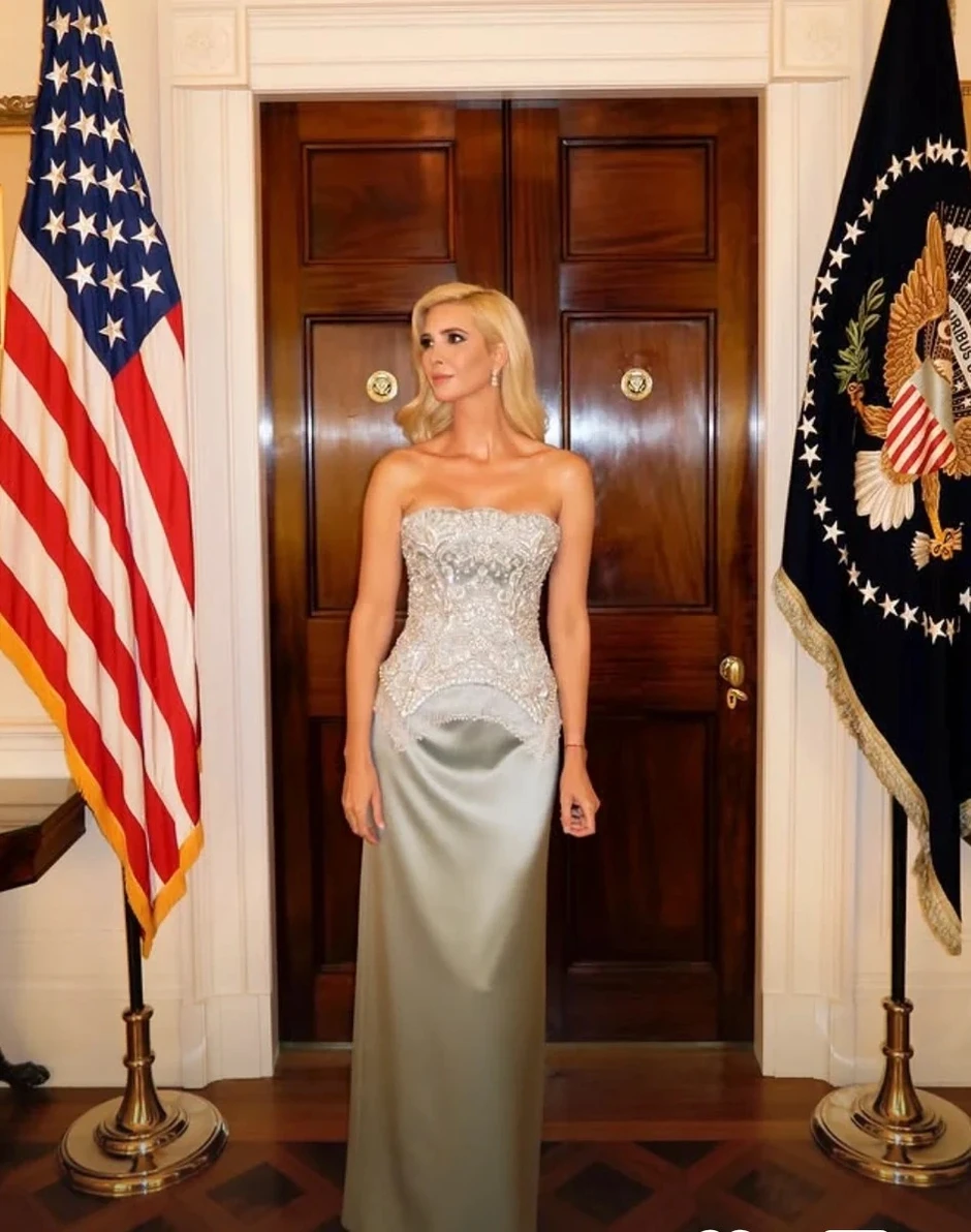 Ngoại giao thời trang của nhà Ivanka Trump trong lễ đón Chủ tịch Trung Quốc Ngoại giao thời trang của nhà Ivanka Trump trong lễ đón Chủ tịch Trung Quốc