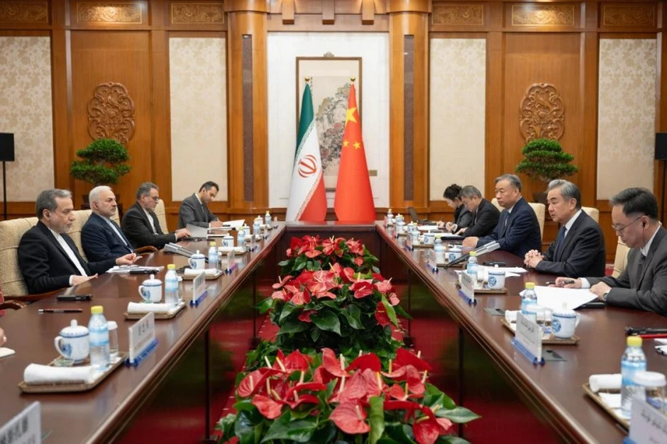 Ngoại trưởng Iran - Trung Quốc hội đàm, tàu Pháp bị tấn công ở Hormuz Ngoại trưởng Iran - Trung Quốc hội đàm, tàu Pháp bị tấn công ở Hormuz