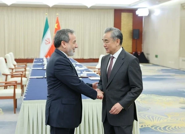 Ngoại trưởng Trung Quốc: Cánh cửa hòa bình Mỹ - Iran vẫn rộng mở Ngoại trưởng Trung Quốc: Cánh cửa hòa bình Mỹ - Iran vẫn rộng mở