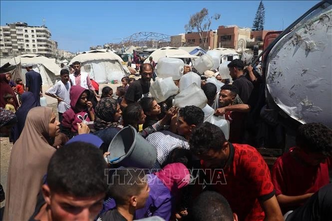 Người dân Dải Gaza thiếu nước trầm trọng Người dân Dải Gaza thiếu nước trầm trọng