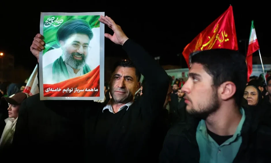 Người dân Iran đổ ra đường mừng thỏa thuận ngừng bắn tạm thời Người dân Iran đổ ra đường mừng thỏa thuận ngừng bắn tạm thời