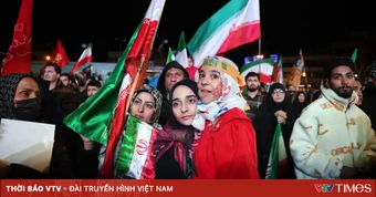 Người dân Iran đổ ra đường mừng thỏa thuận ngừng bắn tạm thời