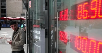 Người dân Nga làm một việc chưa từng có trong 4 năm, 3,3 tỷ USD đều đặn 'biến mất' khỏi ngân hàng mỗi tháng