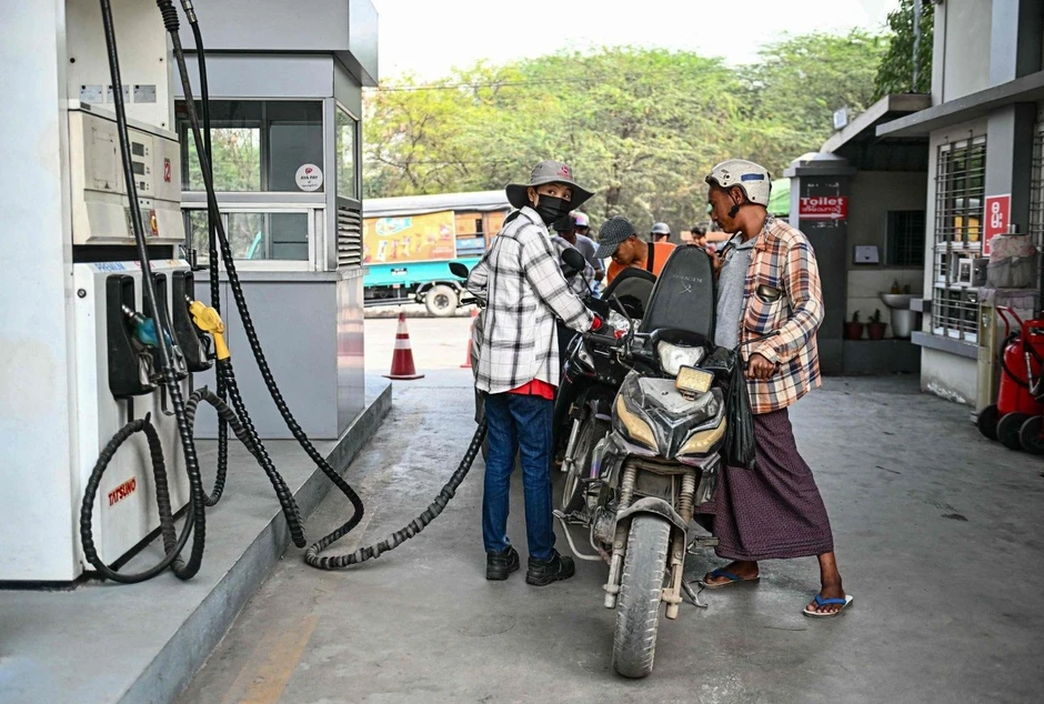 Người đi xe máy tại nước ASEAN này chỉ được mua 8 lít xăng mỗi tuần Người đi xe máy tại nước ASEAN này chỉ được mua 8 lít xăng mỗi tuần