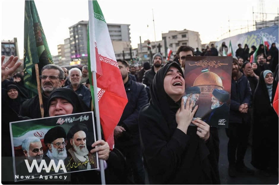 Người Iran tuần hành rầm rộ, tuyên bố 'không thỏa hiệp, không đầu hàng' Người Iran tuần hành rầm rộ, tuyên bố 'không thỏa hiệp, không đầu hàng'