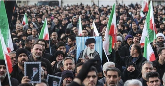Người Iran tuần hành rầm rộ, tuyên bố 'không thỏa hiệp, không đầu hàng'