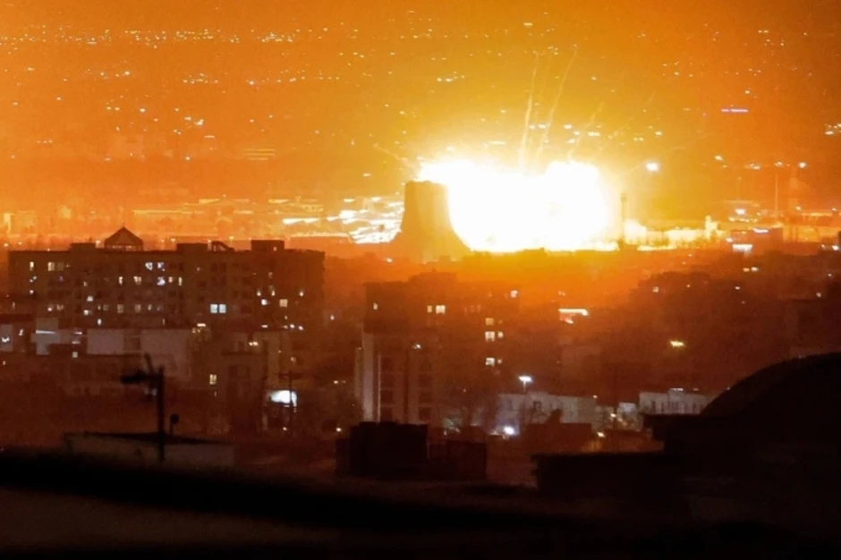 Người Tehran sợ hãi, tuyệt vọng dưới mưa bom Người Tehran sợ hãi, tuyệt vọng dưới mưa bom