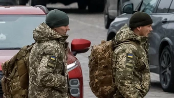 Người Ukraine bị Mỹ trục xuất được chuyển thẳng tới tiền tuyến