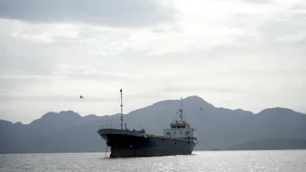 Nguy cơ ‘kịch bản tận thế’ tại eo biển Hormuz, Mỹ cân nhắc nối lại không kích Iran