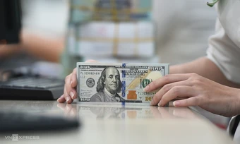 Nhà đầu tư trữ tiền mặt với tốc độ nhanh nhất kể từ đại dịch