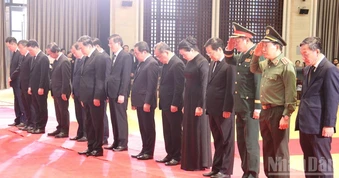 Nhà lãnh đạo xuất sắc luôn tâm huyết vun đắp mối quan hệ đặc biệt Lào-Việt Nam