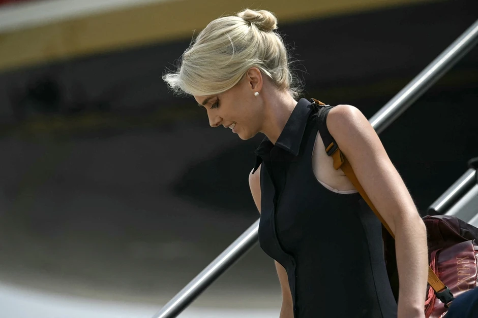 Nhà Trắng công kích CNN vì đặt câu hỏi về nữ trợ lý của ông Trump Nhà Trắng công kích CNN vì đặt câu hỏi về nữ trợ lý của ông Trump
