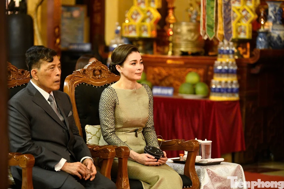 Nhà vua Thái Lan và Hoàng hậu thăm chùa Quán Sứ và dự lễ cầu an