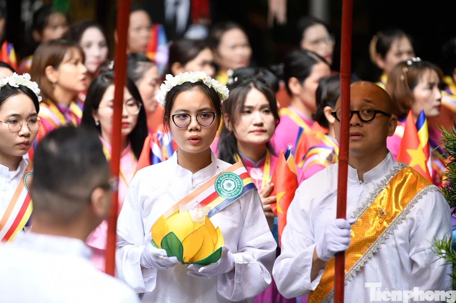 Nhà vua Thái Lan và Hoàng hậu thăm chùa Quán Sứ và dự lễ cầu an