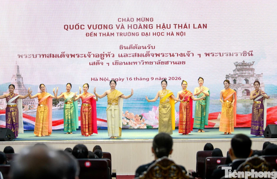 Nhà vua và Hoàng hậu Thái Lan thăm Trường Đại học Hà Nội Nhà vua và Hoàng hậu Thái Lan thăm Trường Đại học Hà Nội
