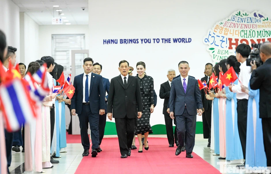 Nhà vua và Hoàng hậu Thái Lan thăm Trường Đại học Hà Nội Nhà vua và Hoàng hậu Thái Lan thăm Trường Đại học Hà Nội