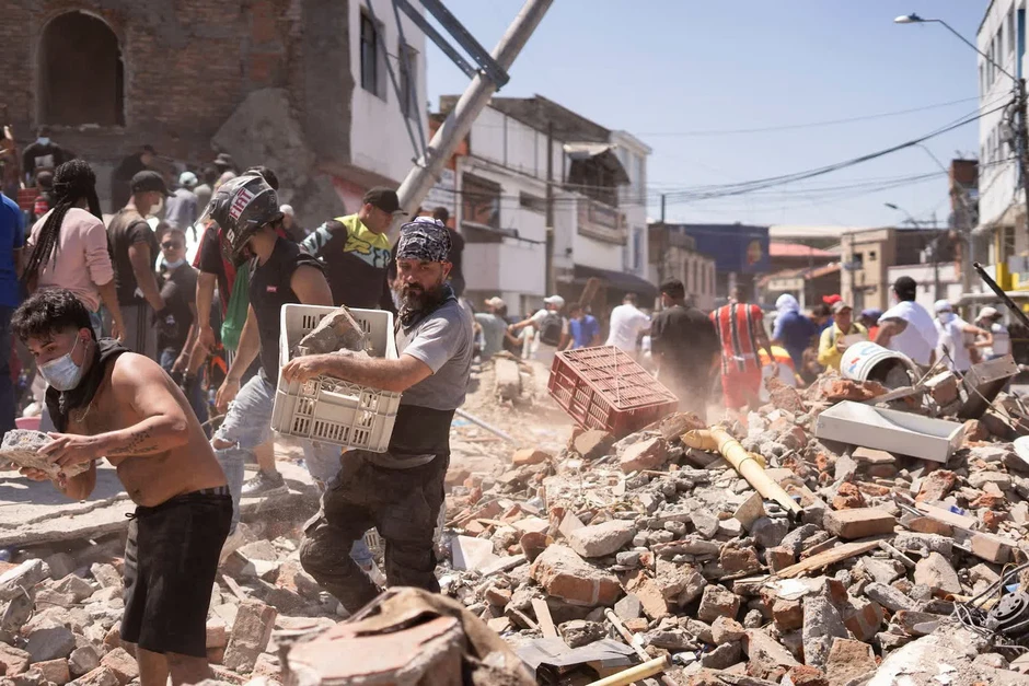 Nhân chứng vụ động đất Colombia: Tòa nhà đổ sập như bom nổ Nhân chứng vụ động đất Colombia: Tòa nhà đổ sập như bom nổ