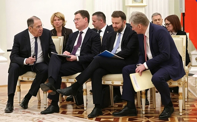 Nhân vật đặc biệt vừa tới gặp ông Putin: Kremlin huy động cả lãnh đạo tình báo, cử chỉ của ông Lavrov hé lộ bí ẩn Nhân vật đặc biệt vừa tới gặp ông Putin: Kremlin huy động cả lãnh đạo tình báo, cử chỉ của ông Lavrov hé lộ bí ẩn