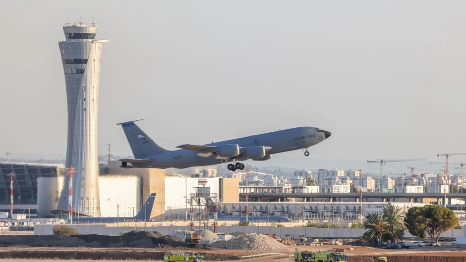 Nhân viên sân bay Ben-Gurion bị sa thải vì chụp ảnh máy bay quân sự Mỹ Nhân viên sân bay Ben-Gurion bị sa thải vì chụp ảnh máy bay quân sự Mỹ