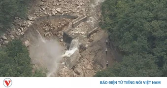 Nhật Bản giải cứu hàng trăm du khách mắc kẹt do sạt lở đất