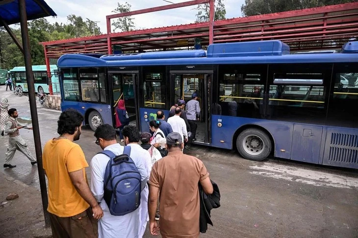 Nhiên liệu tăng, Pakistan miễn phí giao thông công cộng, hạ giá xăng Nhiên liệu tăng, Pakistan miễn phí giao thông công cộng, hạ giá xăng