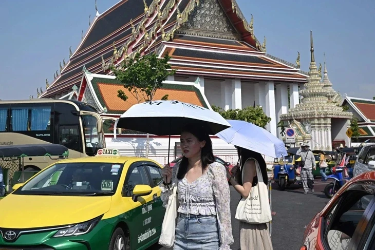 Nhiệt độ ở Bangkok vượt 52 độ C, ở mức cực kỳ nguy hiểm Nhiệt độ ở Bangkok vượt 52 độ C, ở mức cực kỳ nguy hiểm